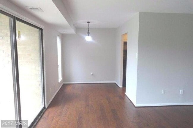 Building Photo - Margate Ct