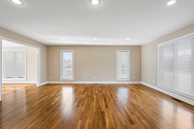 Building Photo - 1116 Shagbark Ln