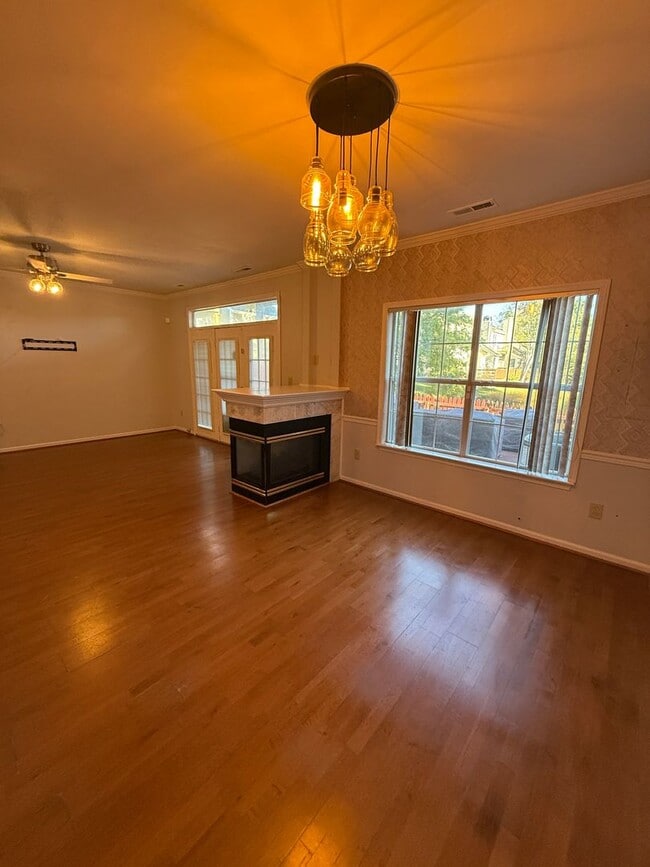 Building Photo - Cedar lakes