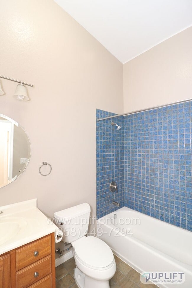 Building Photo - 3 Bed, 2 Bath House w/ 2-Car Garage, Central HVAC, Very Private