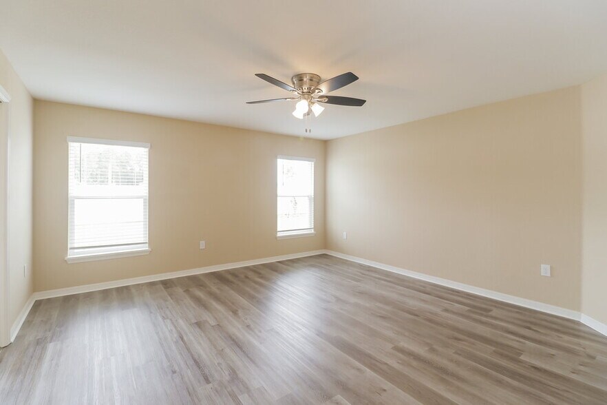 Building Photo - 6784 Hanworth Ln