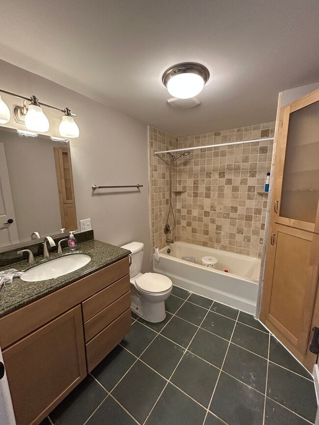 Building Photo - COMING SOON! - 2 BED 1 BATH Home!