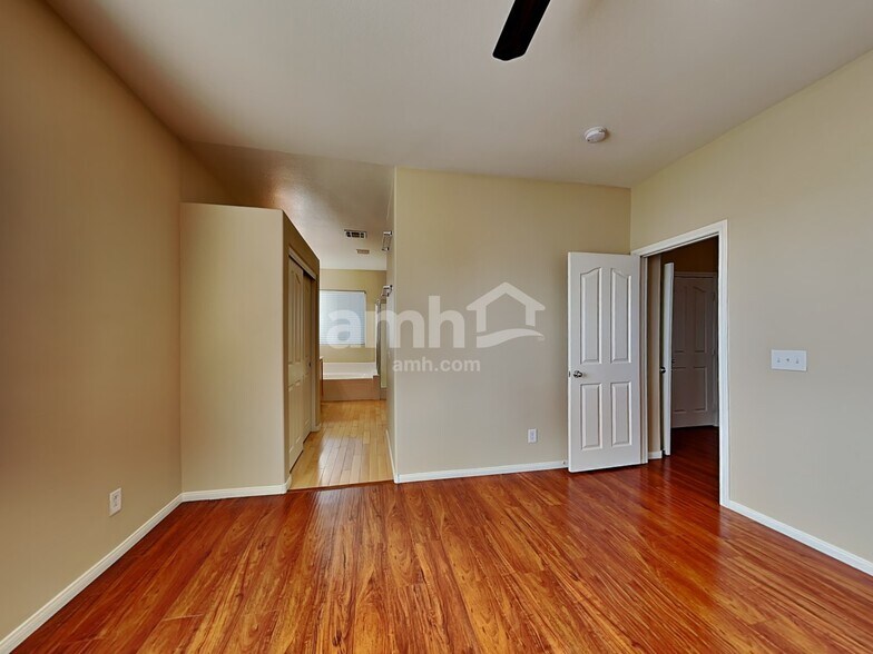 Building Photo - 7208 Rolling Shore Ct