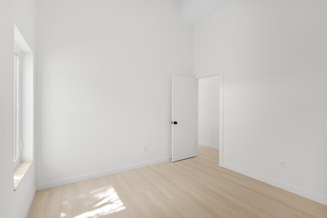 Building Photo - 29 Masters Dr