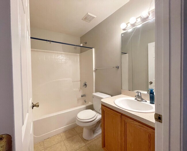 Building Photo - 150 Cabana Way