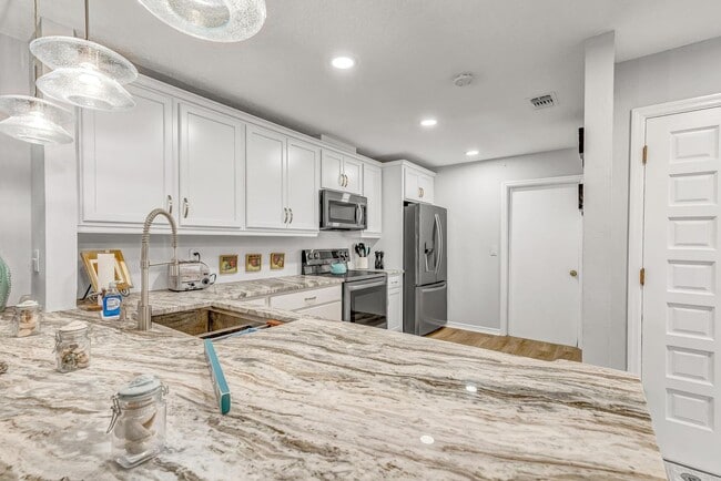 Building Photo - Available April 1st, 2026