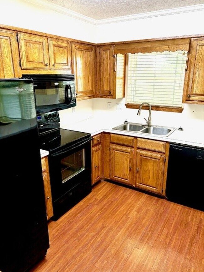 Building Photo - Charming 3-Bed, 2-Bath Home in China Sprin...
