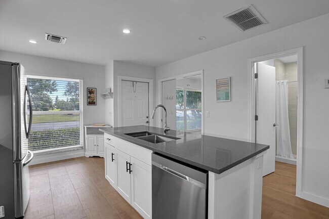 Building Photo - 2331 Croton Ln