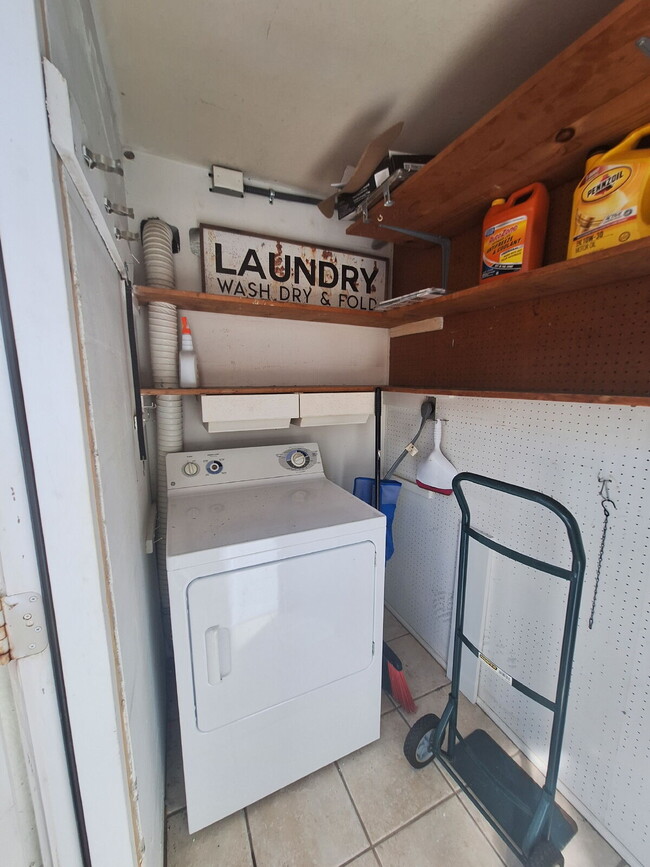 Building Photo - Charming Villa for Rent in Venice Gardens