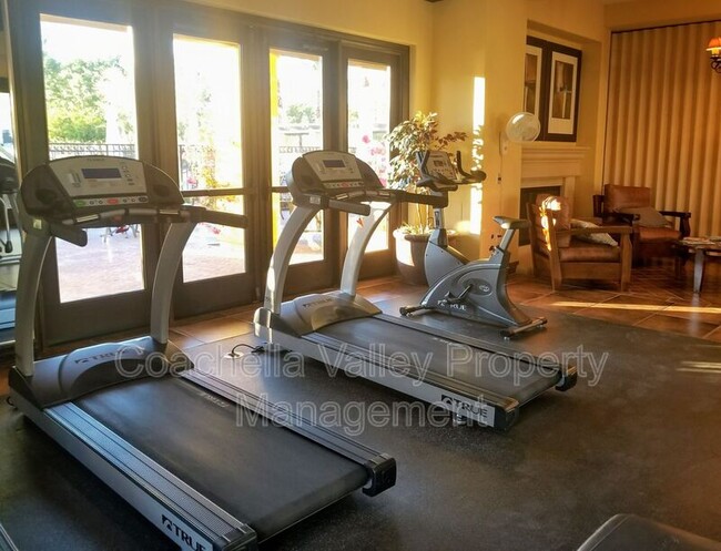 Building Photo - 532 Calle Vibrante