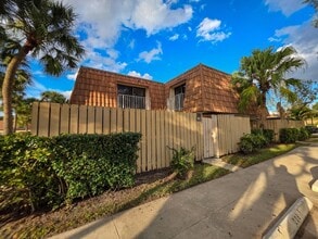 Building Photo - 832 Blue Ridge Cir