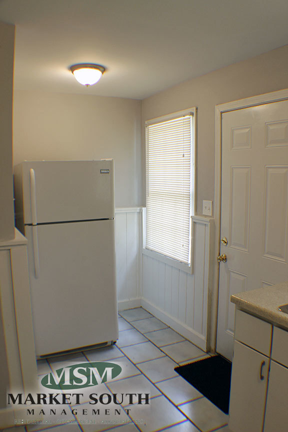 Building Photo - BRICK RANCH OFF SKIDAWAY- AVAILABLE NOW!
