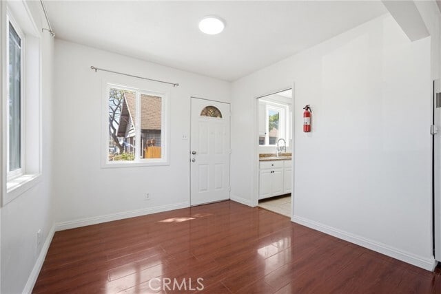 Building Photo - 1609 E 6th St