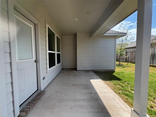 Building Photo - 105 Sorghum Dr