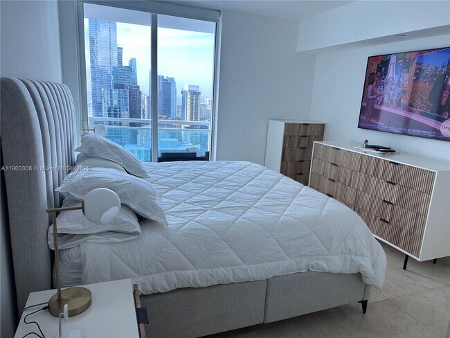 Building Photo - 950 Brickell Bay Dr