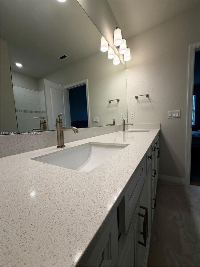 Building Photo - 12251 SW Periwinkle Ct