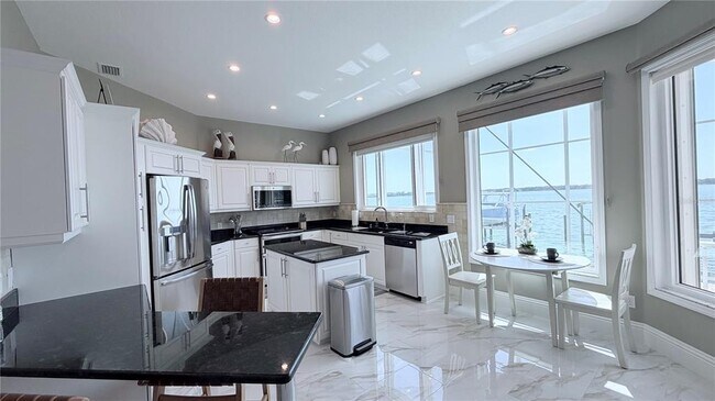 Building Photo - 218 Sand Key Estates Dr