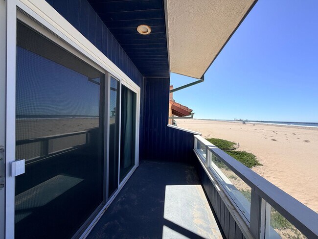 Building Photo - Stunning Oceanfront 3 Bed 3 Bed | Hollywoo...