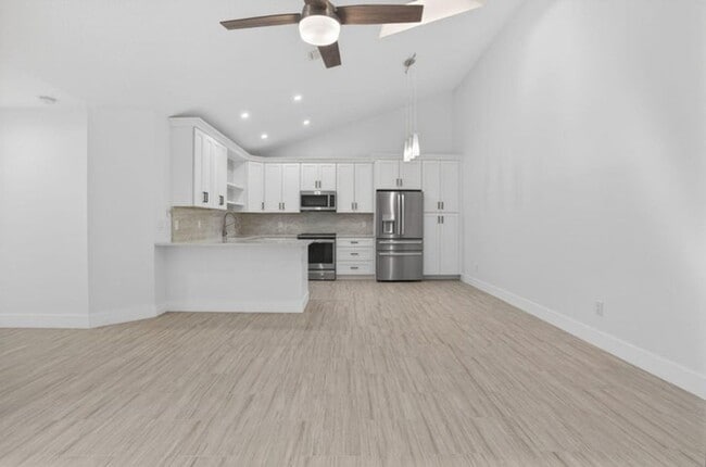 Building Photo - 5230 Woodruff Ln