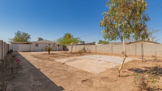 Building Photo - 1429 S 10th Ave