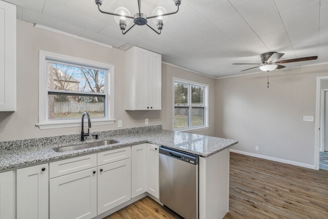 Building Photo - 117 Gayle Ave