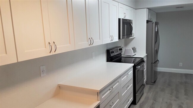 Building Photo - 2255 Lindell Blvd