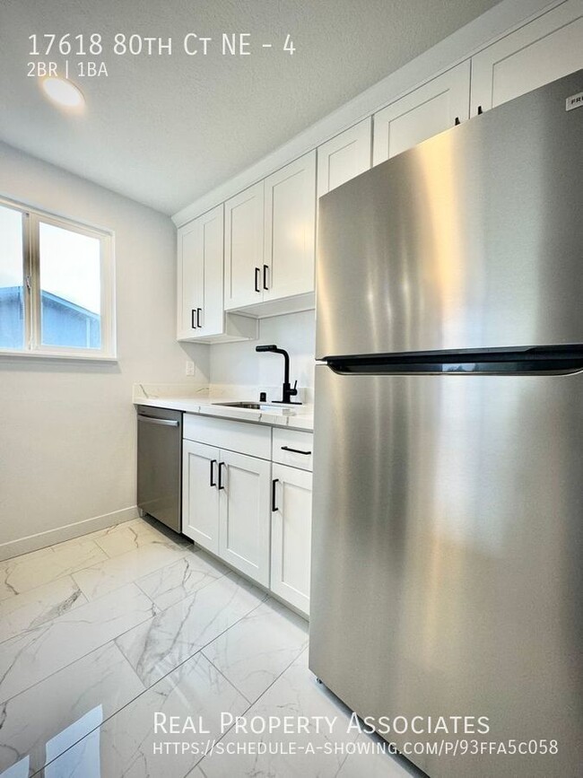 Building Photo - Gorgeous 2 Bed, 1 Bath Apartment – Fully R...