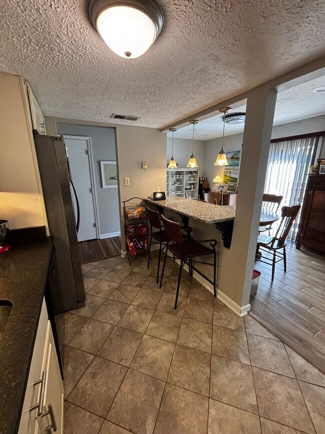 Building Photo - 3 Bedroom || 2.5 Bathroom - Townhome