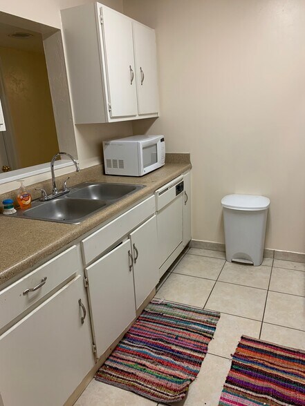 Building Photo - 2360 SW Archer Rd