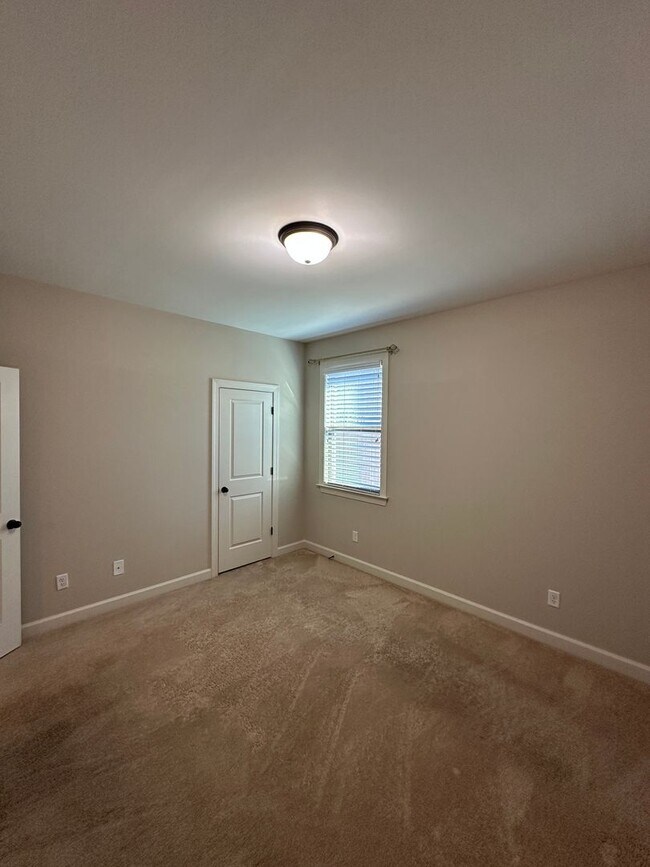Building Photo - 7294 Old S Dr
