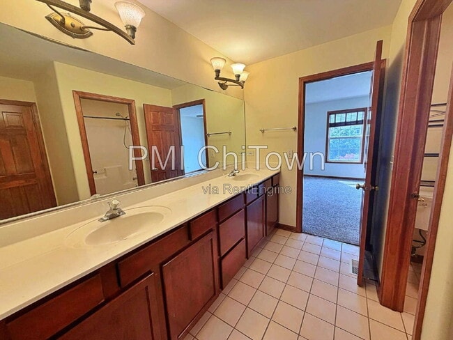Building Photo - 2050 Rockland Dr
