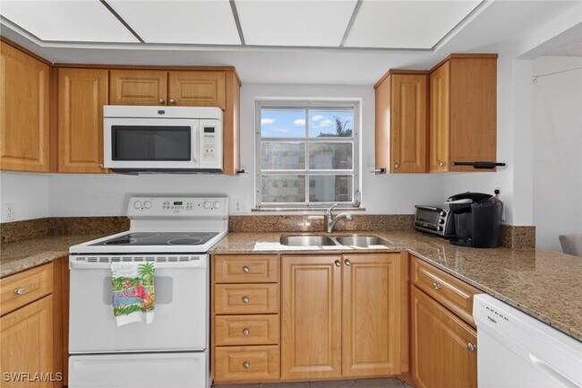 Building Photo - 5 High Point Cir W