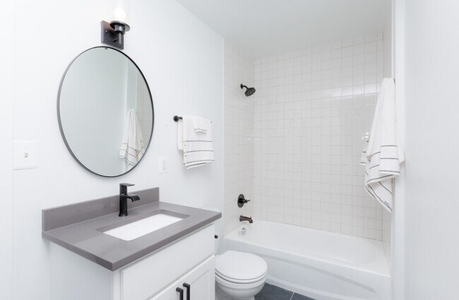 Building Photo - Chateaus at 1038 N Calvert