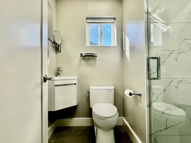 Building Photo - 620 Columbia St