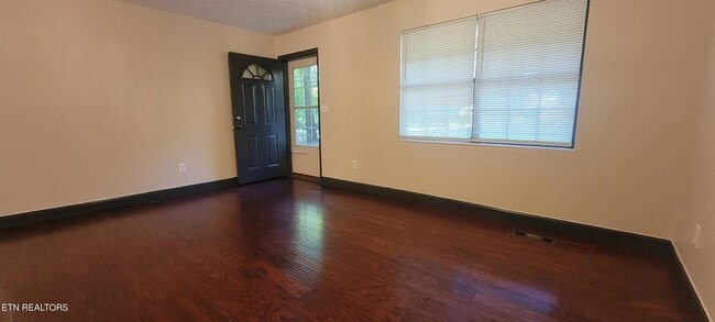 Building Photo - 710 Dailey Ave