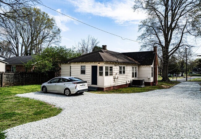 Building Photo - 908 S Juniper St