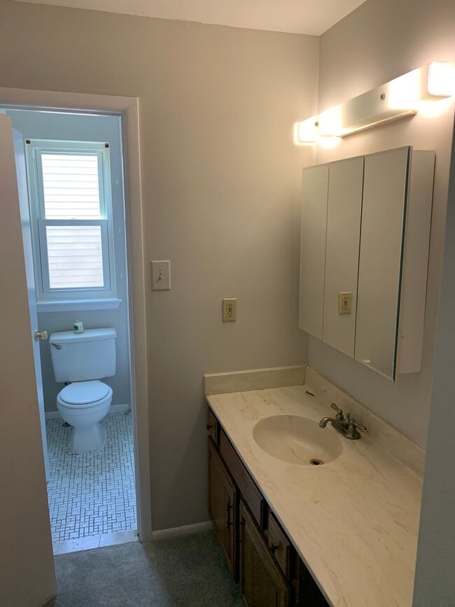 Building Photo - 3 Bedroom, 2.5 Bath single family home. Fenced yard with shed. New carpet and paint. Formal dinin...