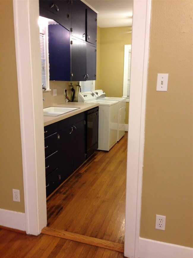 Building Photo - 1719 Dunlavy St