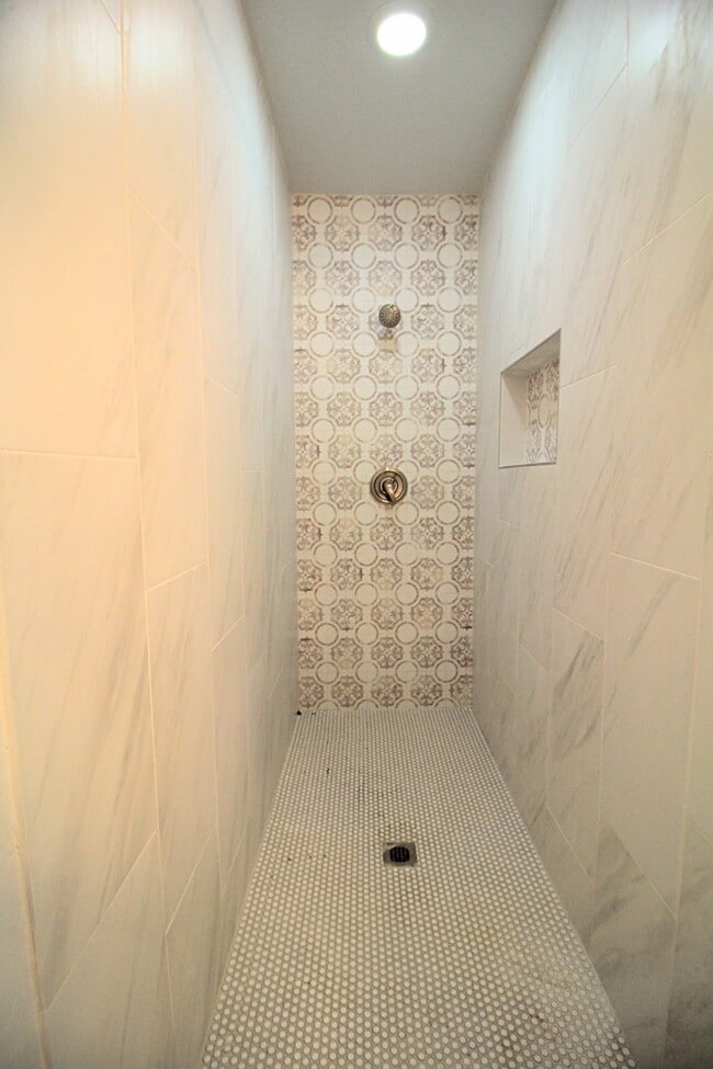 Building Photo - 3 Bedroom 2 Bath Modern home.