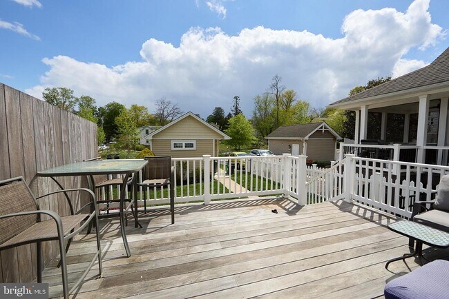 Building Photo - 423 N Orange St