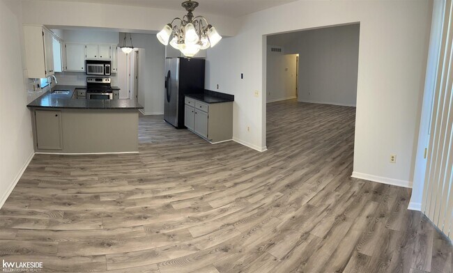 Building Photo - 52156 Antler Dr
