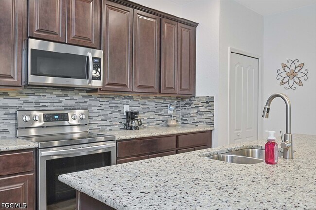 Building Photo - 8784 Cascade Price Cir