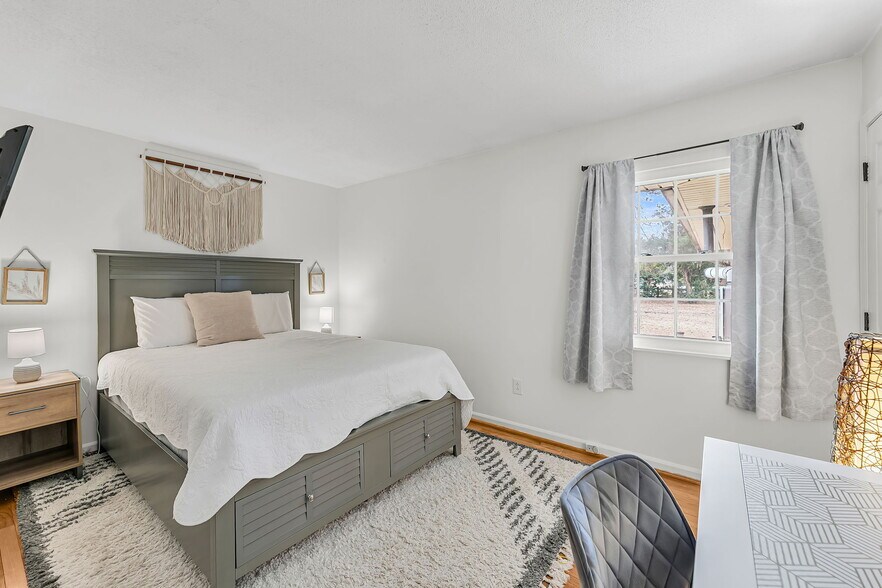 Building Photo - 1417 Rainbow Rd