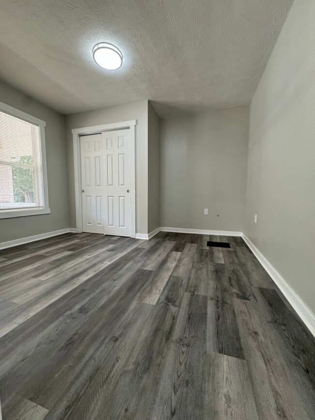 Building Photo - 951 N Bradley Ave