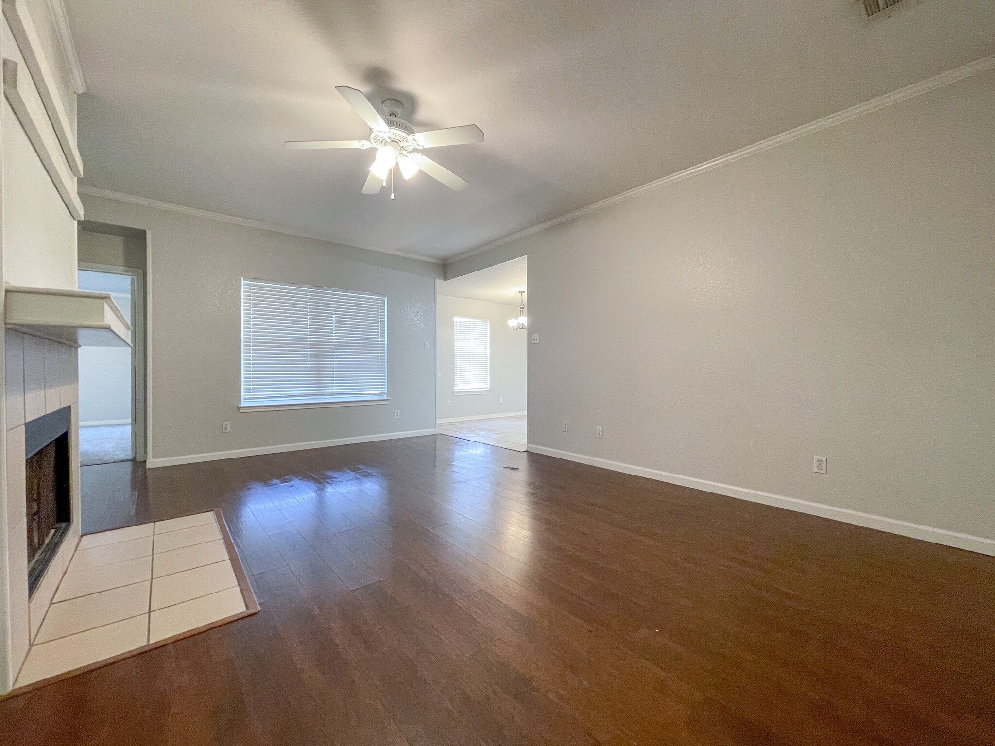 Building Photo - 10145 Valencia Dr