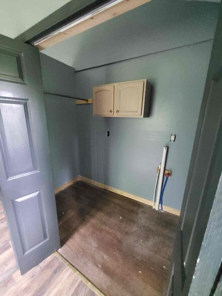 Building Photo - 309 S Earl St