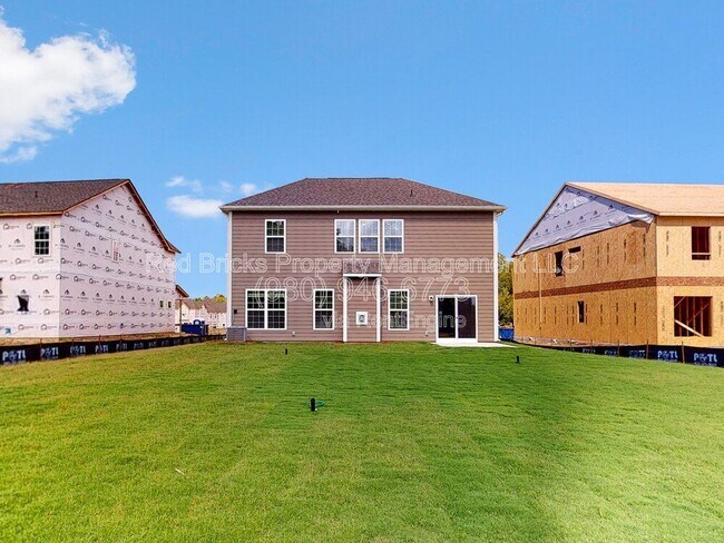 Building Photo - 17712 Summers Walk Blvd