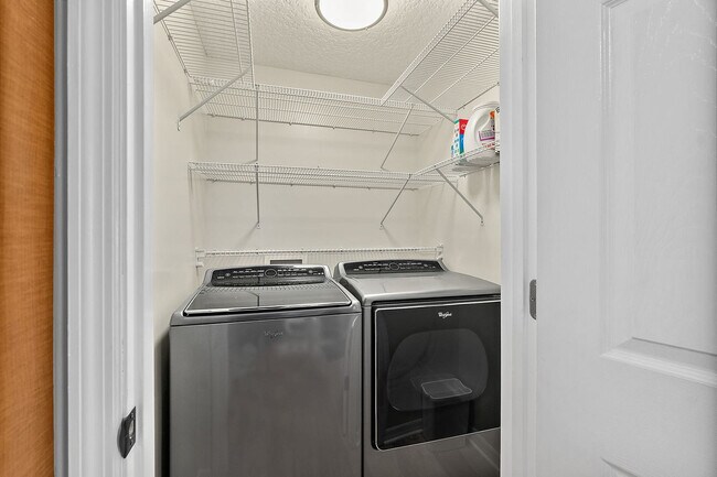 Building Photo - 12 Sylvan Dr