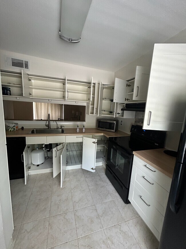 Building Photo - 5206 Sunridge Palms Dr