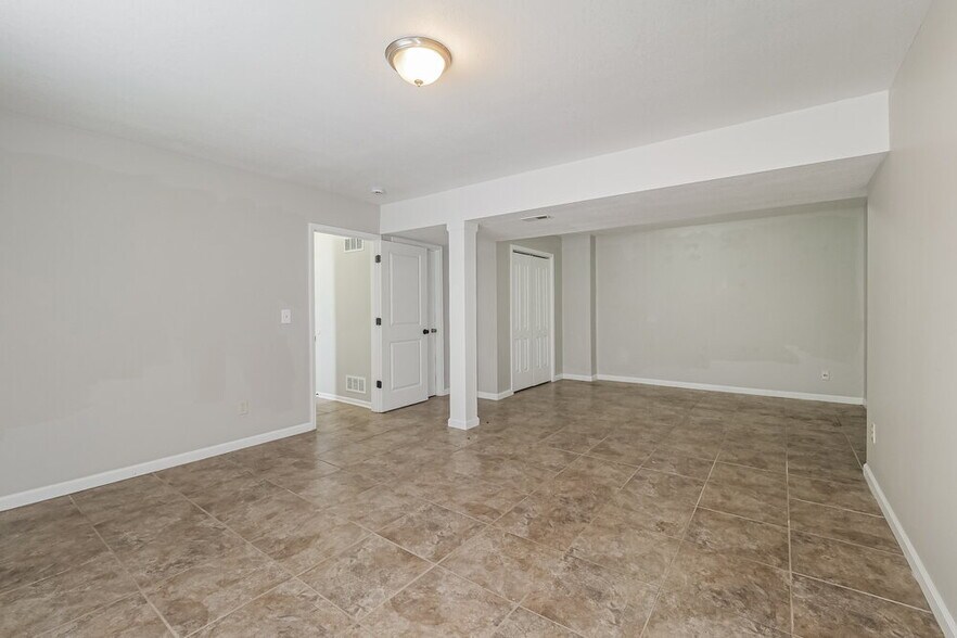 Building Photo - 708 Fall Creek Dr